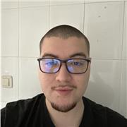 Soy una persona proactiva que le gusta enseñar sus conocimientos a los demas, tengo conocimientos en ingles